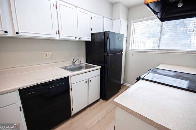Building Photo - 3099 Colonial Way