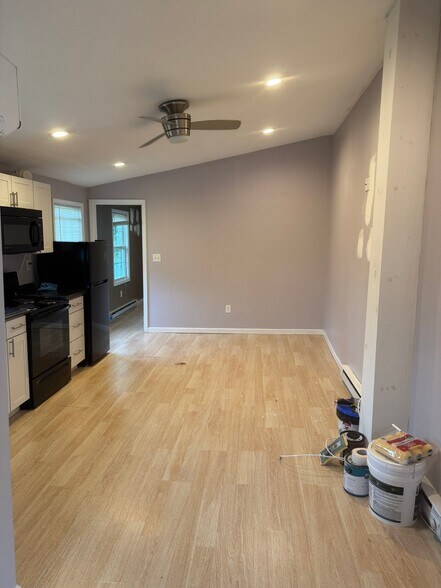 Building Photo - 8 Spruce Ave