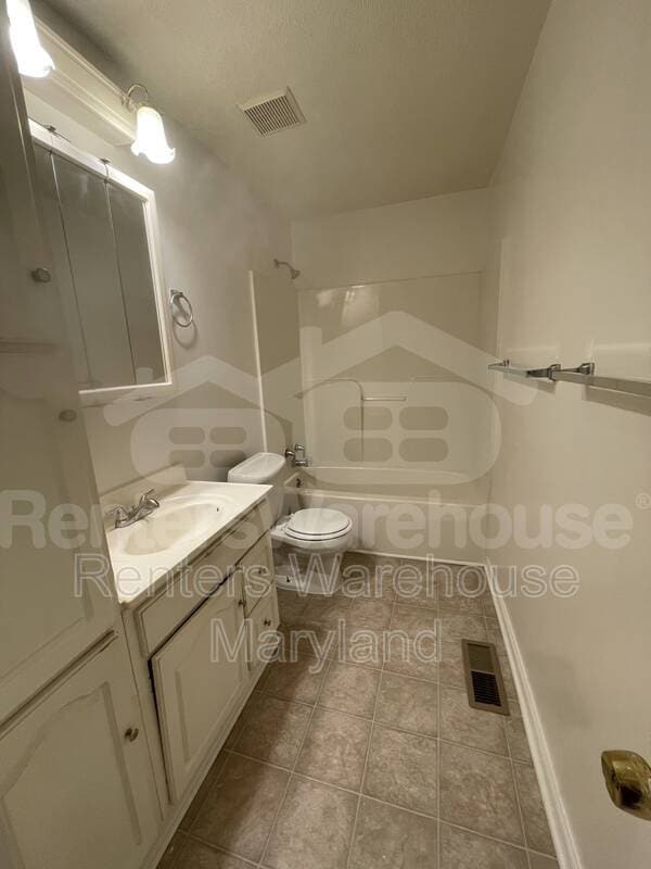 Building Photo - 931 Topview Dr