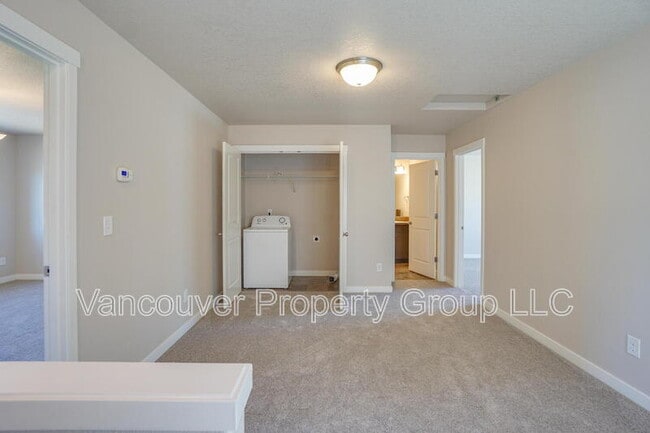 Building Photo - 6125 NE 105th Ave