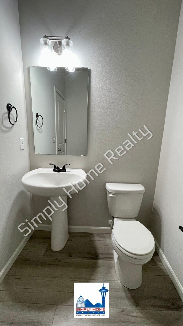 Building Photo - Step Inside to this Home with Spacious & Flexible Living!