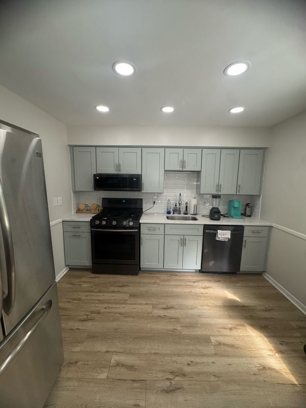 Building Photo - 7940 Covington Ave
