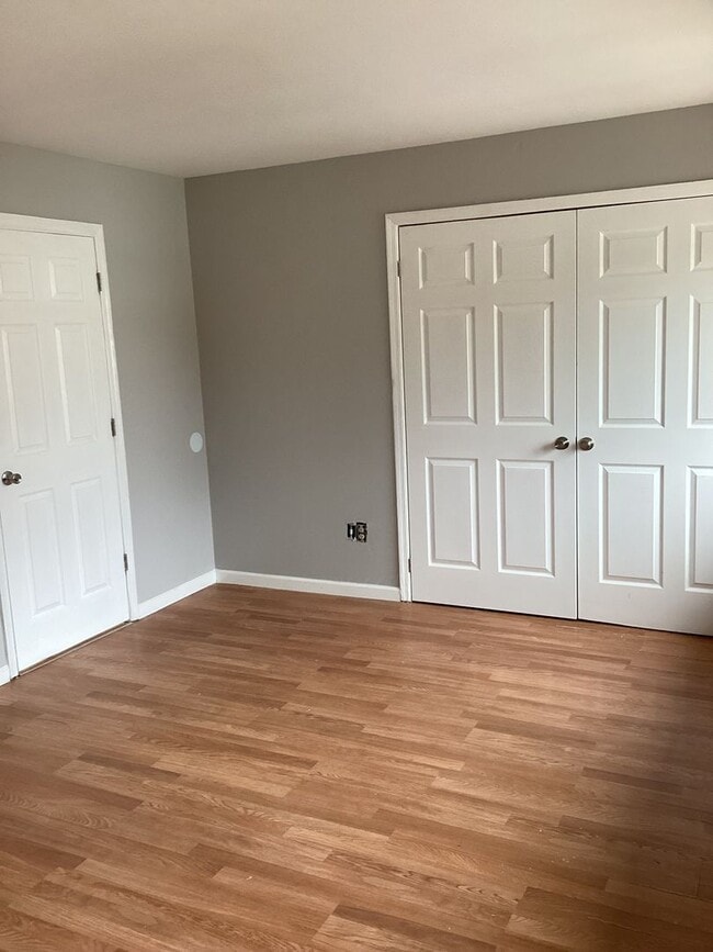 Building Photo - Three bedroom Townhouse  ready to rent