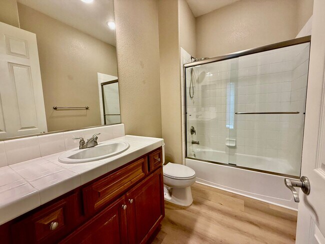 Building Photo - Executive Home available NOW