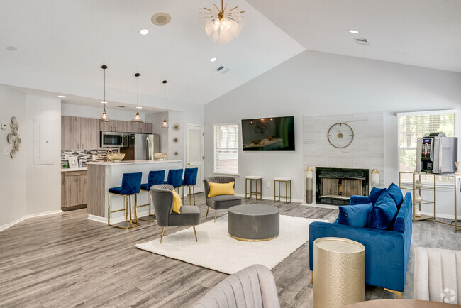 Interior Photo - The Hub at 934 Apartments