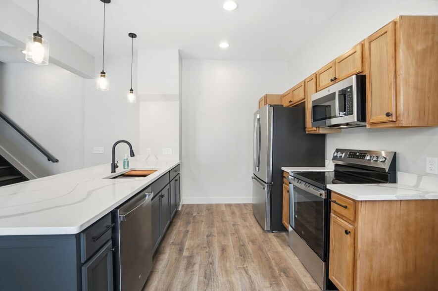 Building Photo - 131 S C St