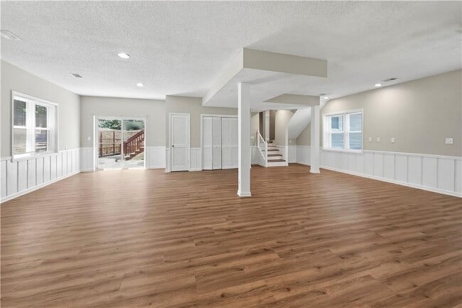 Building Photo - 5949 James Rd