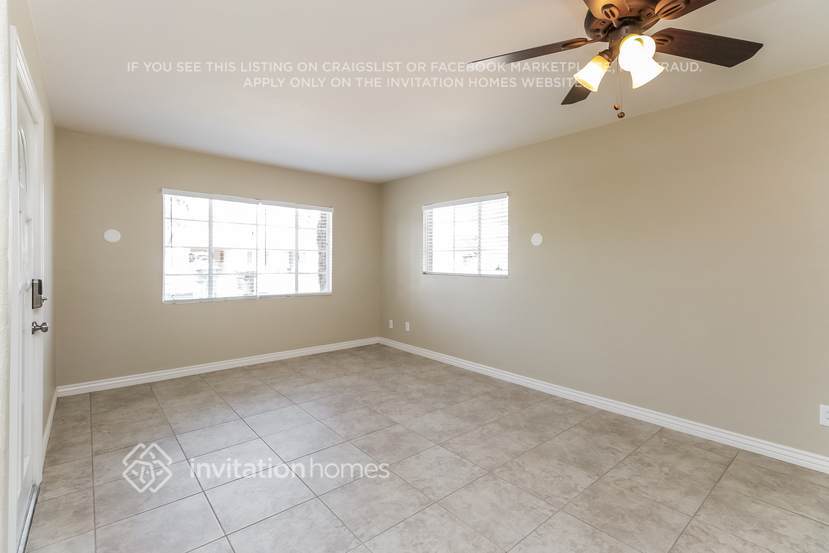 Building Photo - 1649 E 1st St