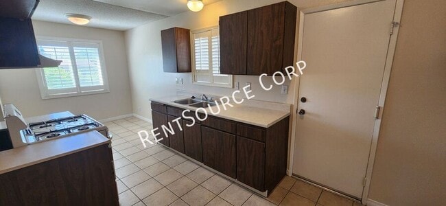 Building Photo - 42000 Blueflax Ave