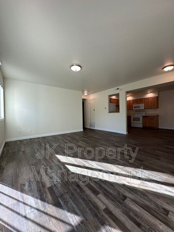 Building Photo - 1210 5th St S