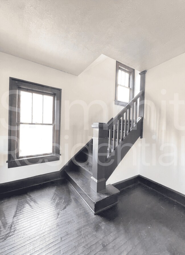 Building Photo - 4 Bedroom House for Rent