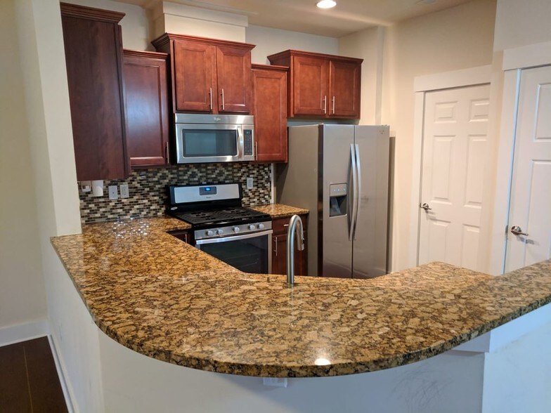 Building Photo - 214 Brier Crossings Loop