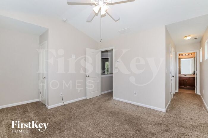 Building Photo - 323 Lobdale Falls Dr