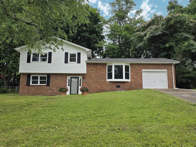 Primary Photo - 2809 Brett Rd NW
