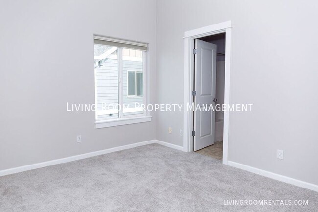 Building Photo - 1142 SW 162nd Ave