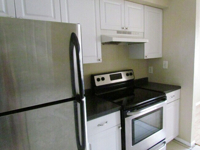 Building Photo - 2351 NW 33rd St