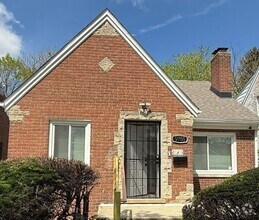 Building Photo - Renovated 2-Bedroom Home – We Welcome Sect...