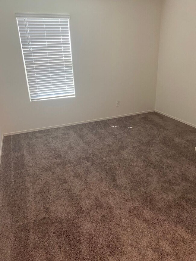 Building Photo - Charming 4 bedroom house in Coolidge
