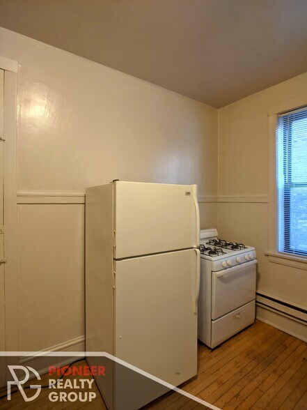 Building Photo - 1025 Dempster St