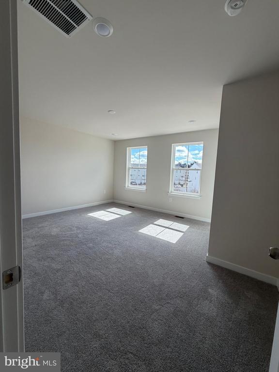 Building Photo - 33 E Front St