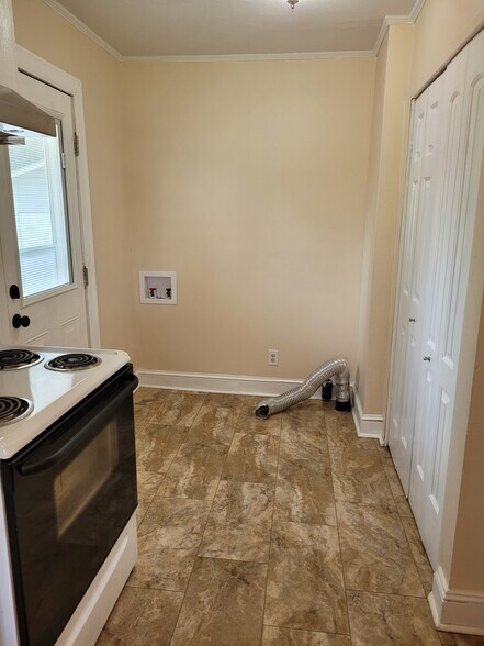 Laundry room - 612 Saint Joseph St