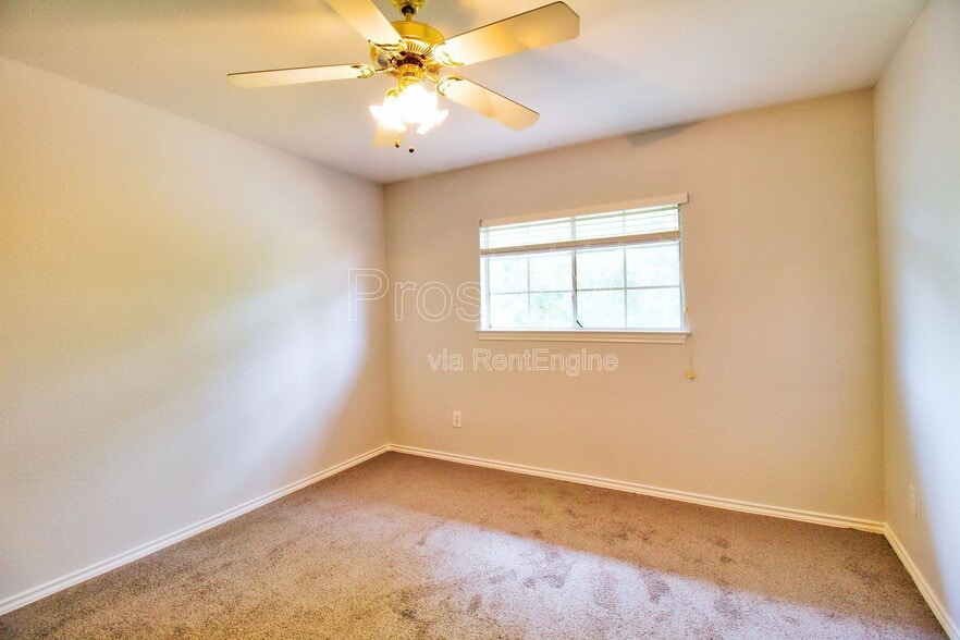 Building Photo - 8435 Creekside Cir