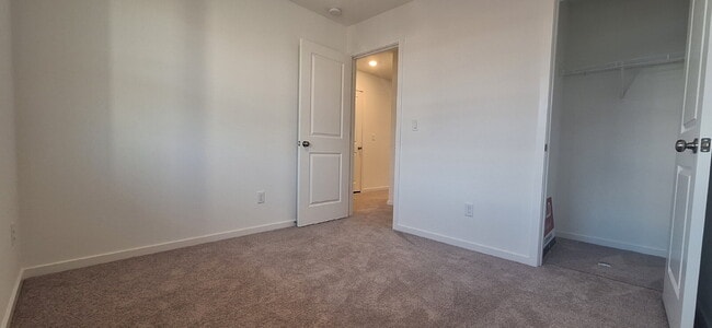 Building Photo - 3 Bedroom 2 Bathroom New build House