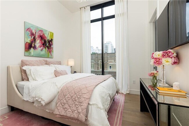 Building Photo - 2425 Peachtree Rd NE