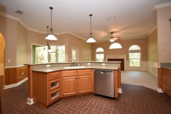 Building Photo - 2414 SW 98 Dr