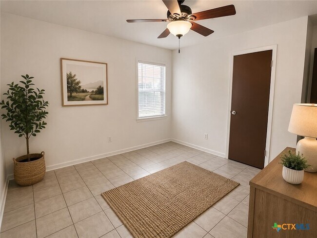 Building Photo - 511 E Milam St