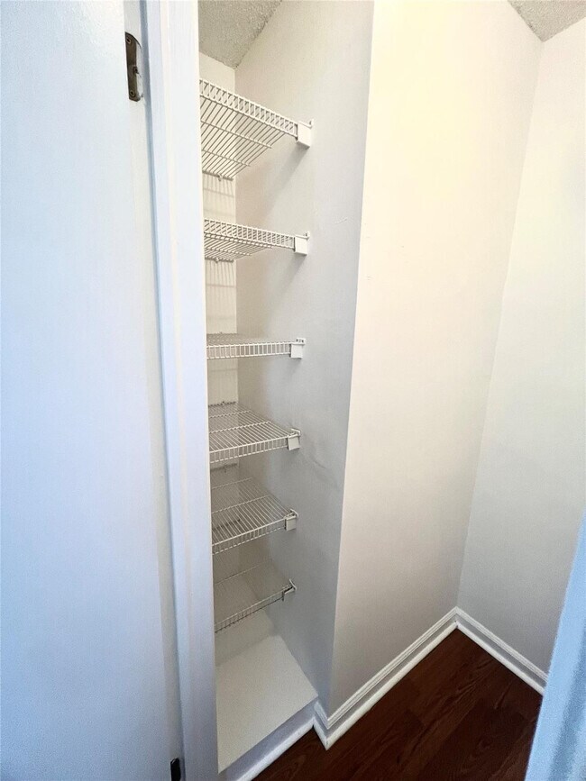 Building Photo - 6600 NE 22nd Way