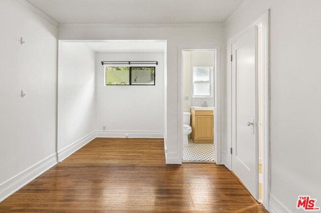 Building Photo - 3860 Goldwyn Terrace