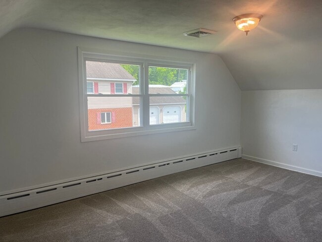 Building Photo - Beautiful 5-Bedroom Home in East Cocalico ...