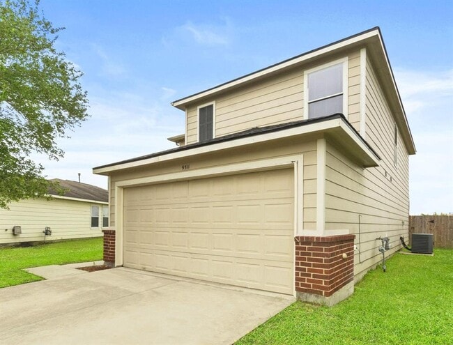 Building Photo - 9311 Norwood Trails Dr