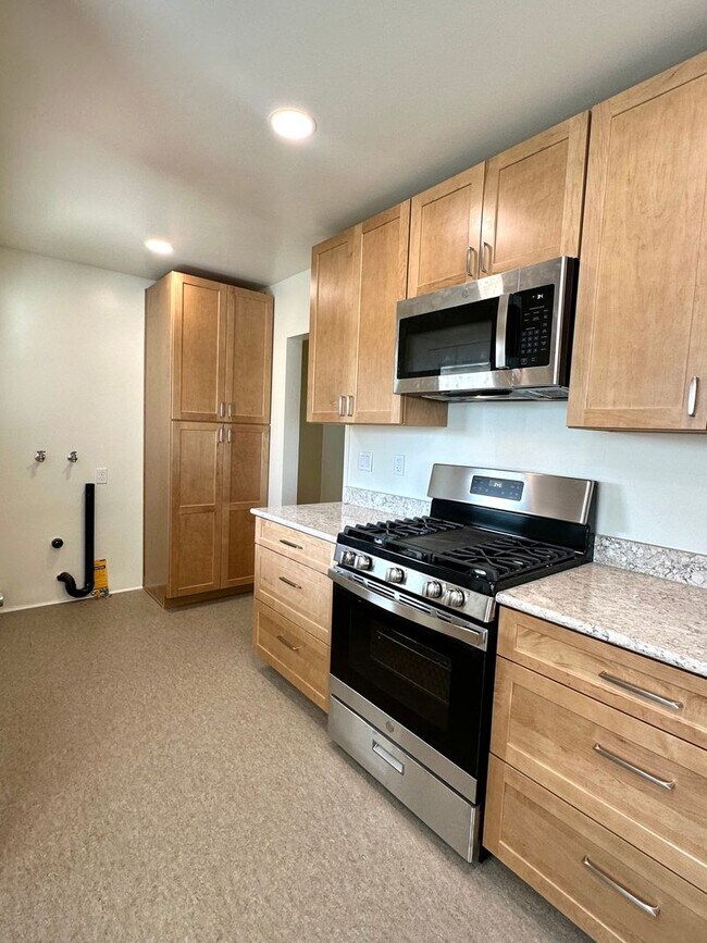 Building Photo - Beautifully Remodeled Unit on the East Side of Santa Barbara