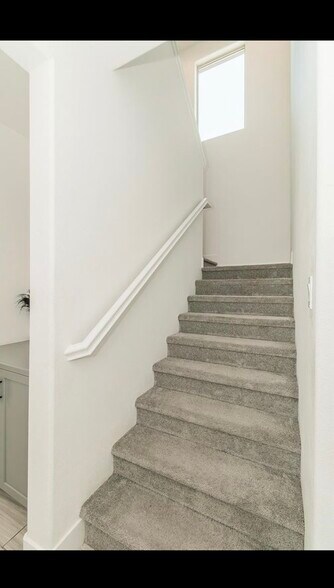 Building Photo - 4254 Oak Knoll Rd