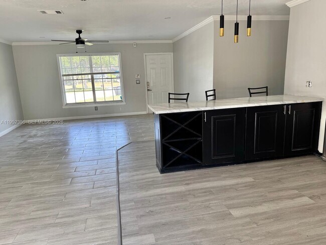 Building Photo - 1822 SE Oxmoor Ct