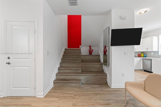 Building Photo - 403 NE 212th St