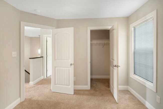 Building Photo - 879 Stormy Gale Ln