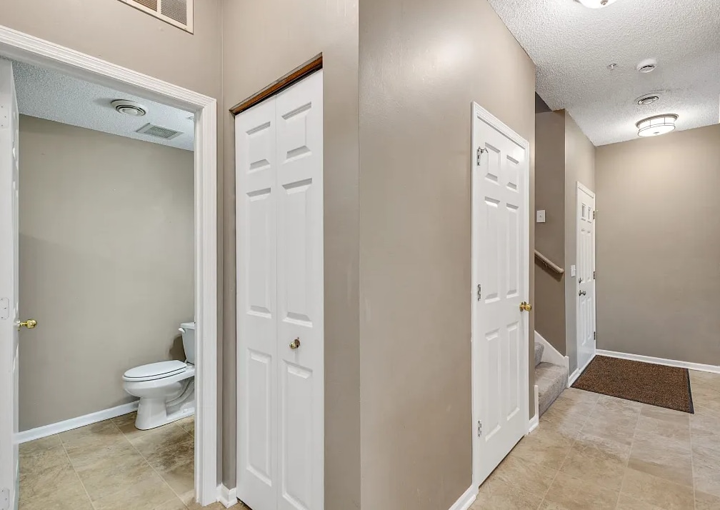 Building Photo - 5100 Holly Ln N