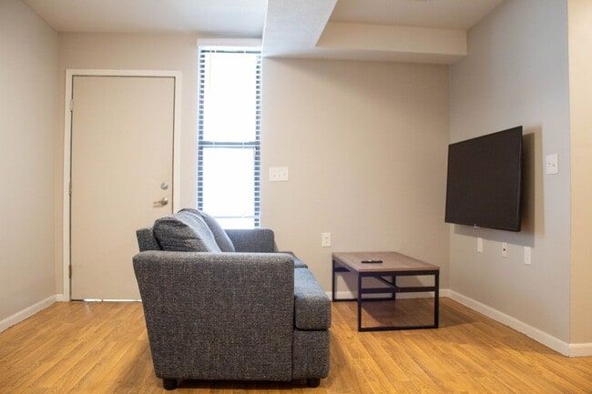 Interior Photo - 806 S 3rd St