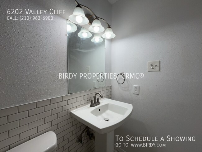 Building Photo - 6202 Valley Clf