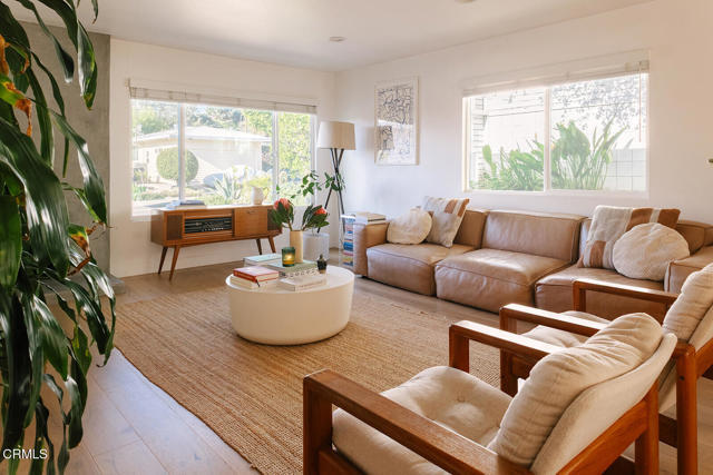 Building Photo - 906 Adelante Ave