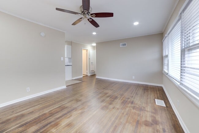 Building Photo - 2 Bed | 1 Bath