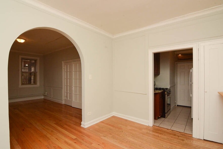 Building Photo - 519 W Surf