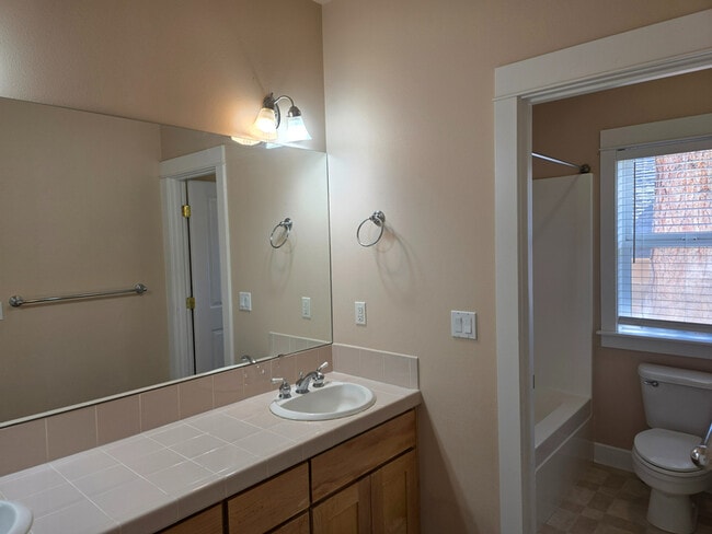 Building Photo - 2423 NW Awbrey Rd