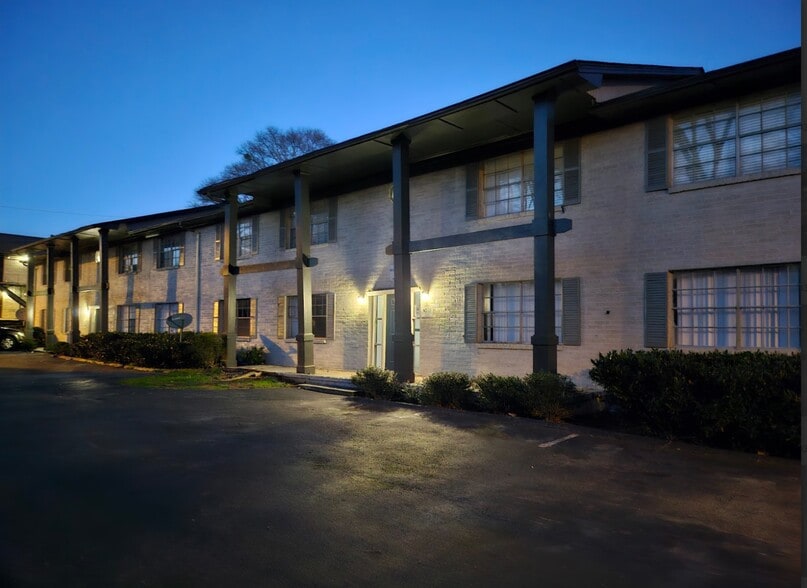 Building Photo - Forest Villas