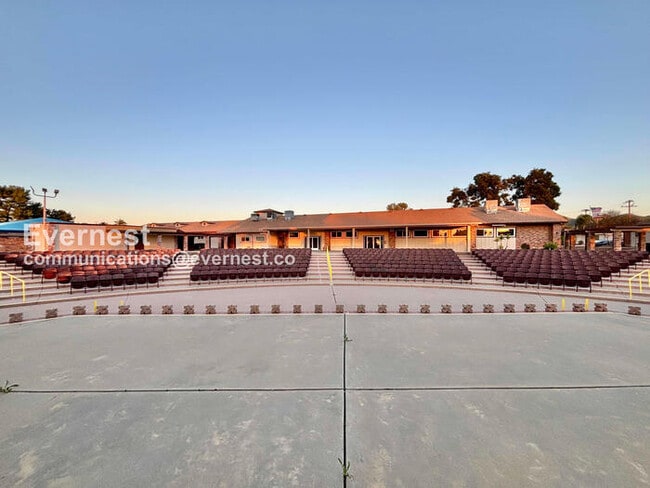 Building Photo - 28848 Del Monte Dr