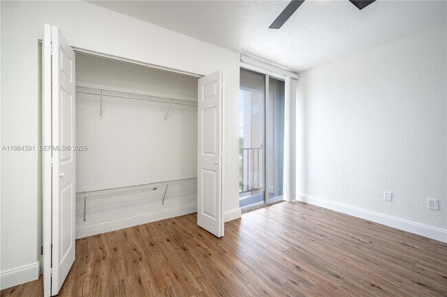 Building Photo - 9220 Fontainebleau Blvd