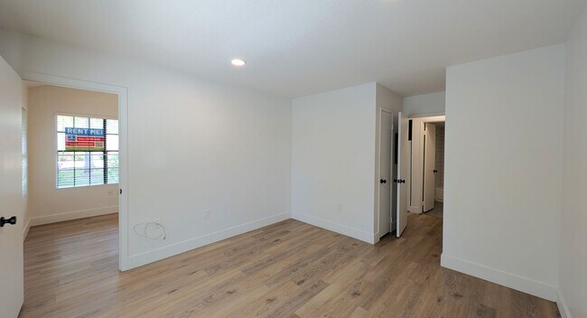 Building Photo - 3 Bedroom Townhome in the Dartmouth Trace Community Near N Dobson Rd and W University Dr!